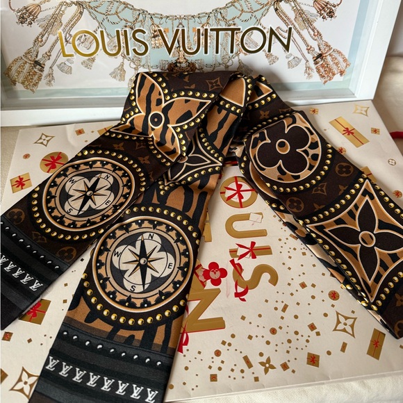 Louis Vuitton Silk Scarf Bandeau LV World Maroon New - Picture 9 of 15